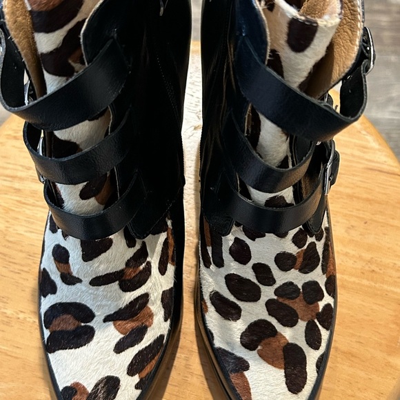 Tori.WeinanPeng Leopard adjustable Boots - Picture 4 of 8